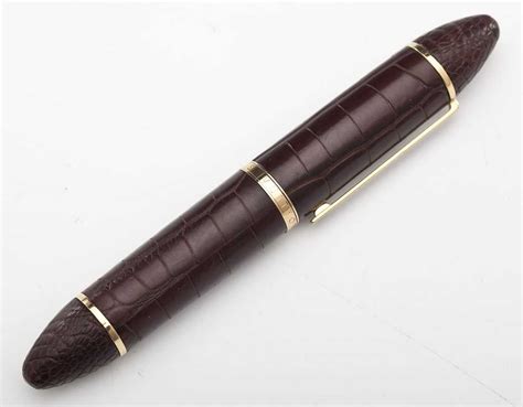 Louis Vuitton Cargo Alligator Fountain Pen .